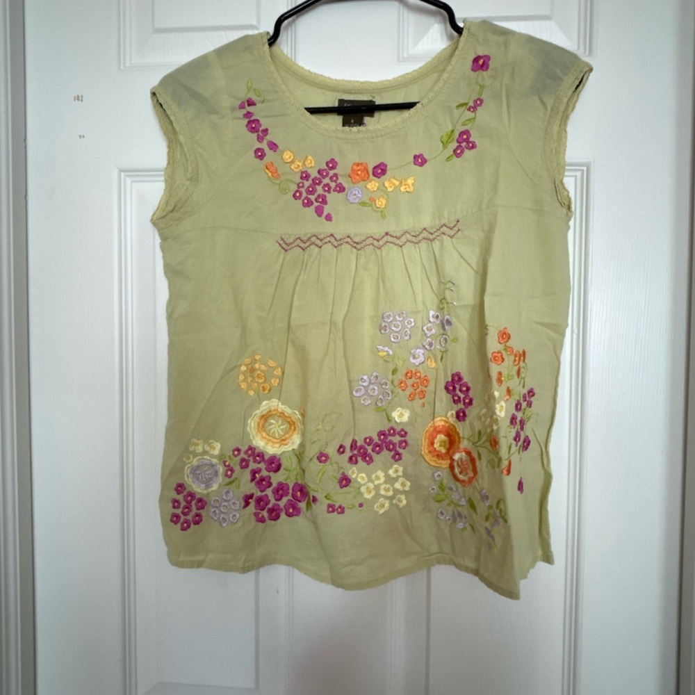 Embroidered Green Floral Cap-Sleeve Blouse